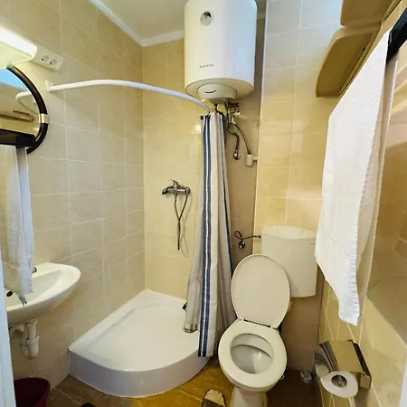 Nyarfas * שיופוק